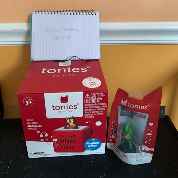 Brand new red tonie box with Gekko Tonie and red headphones! - Picture 1 of 2